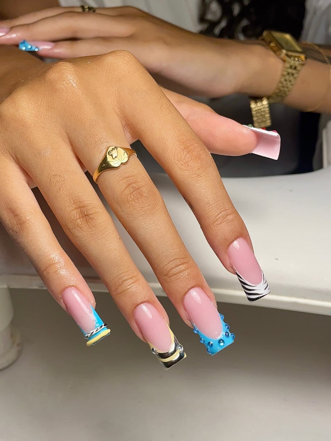 Glowbytinaa
