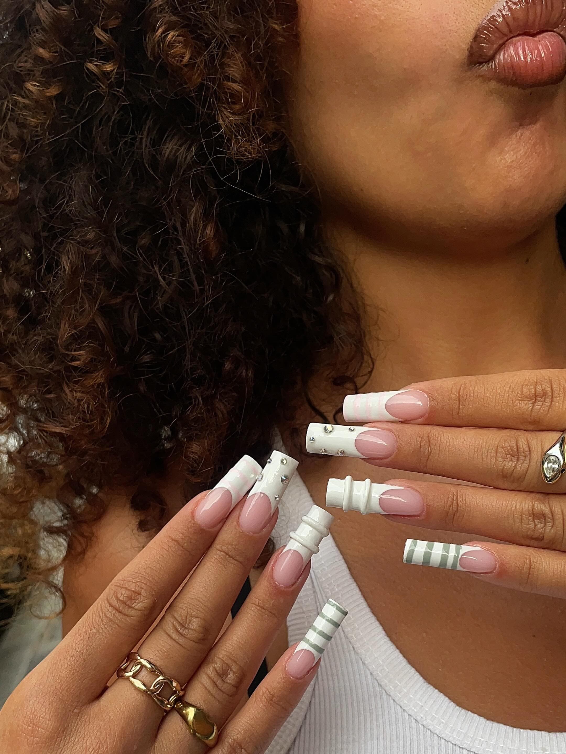 Prestations d'onglerie à Paris 75018. Spécialiste ongles gel, sur rendez-vous.