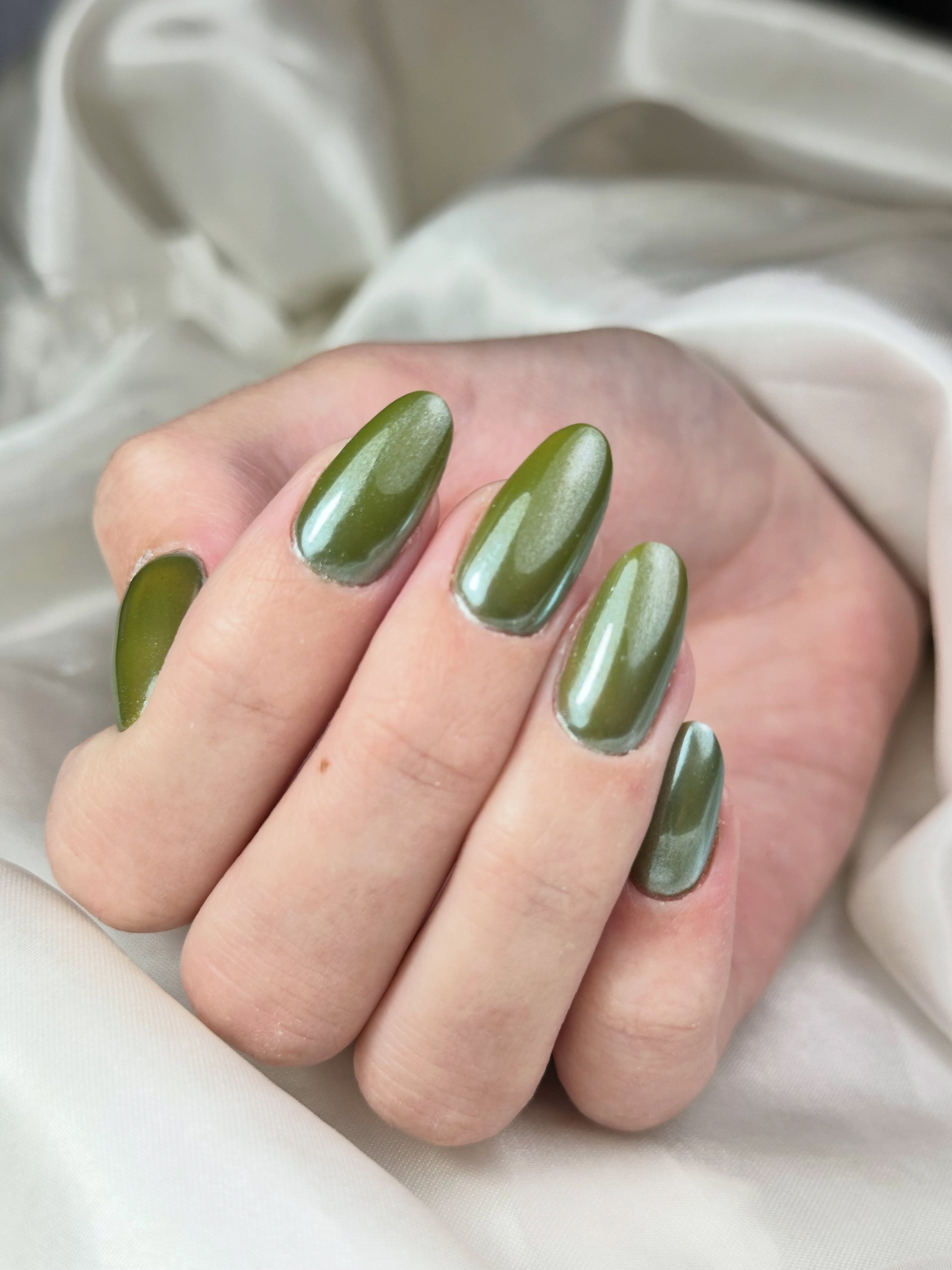 Cam Studio Nails